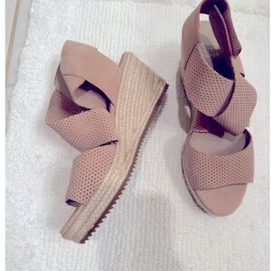 Eileen Fisher Women's blush Perforated leather Wedge Sandals 8.5